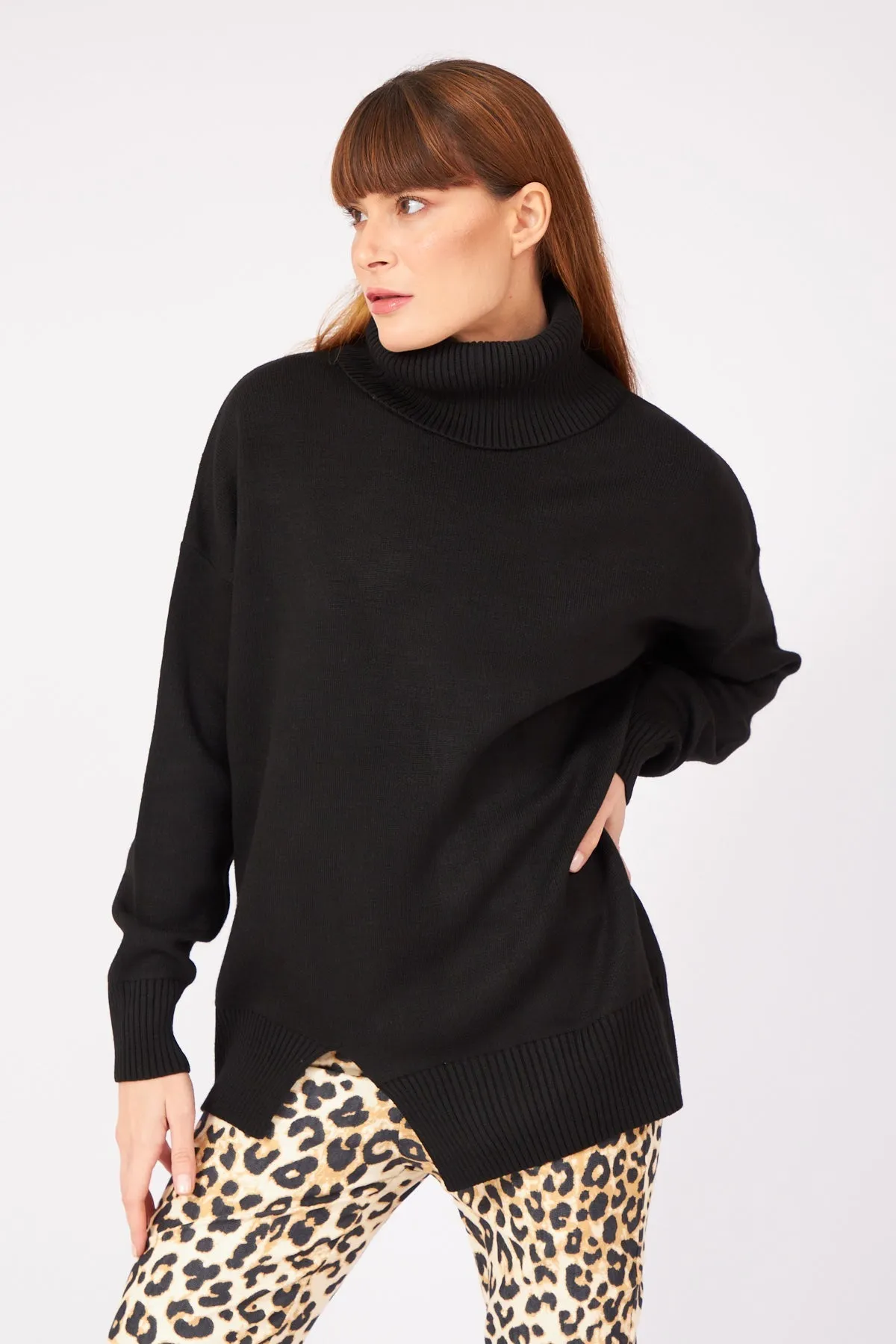 BLACK STRAIGHT TURTLENECK SWEATER