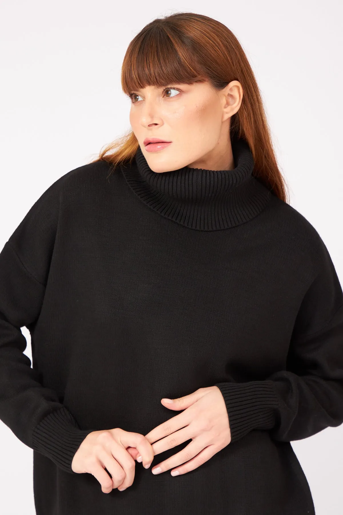 BLACK STRAIGHT TURTLENECK SWEATER