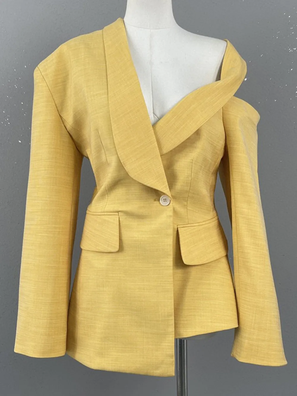 DEIDE Asymmetric Blazer in Yellow