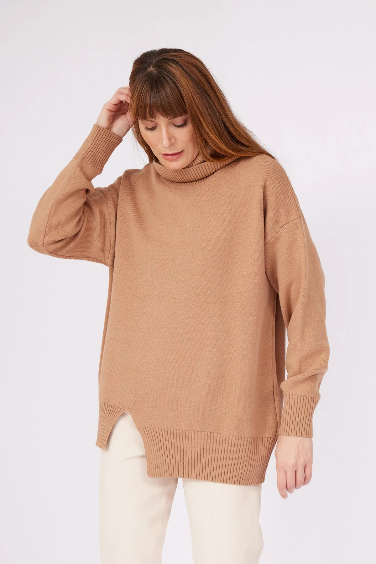 LIGHT BROWN STRAIGHT TURTLENECK SWEATER