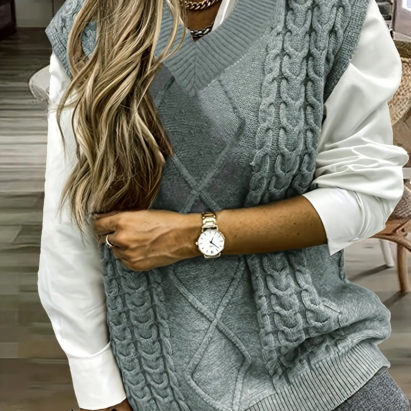 Women's Plus Solid Cable V-Neck Knit Vest - Effortless Style with a Touch of Sophistication